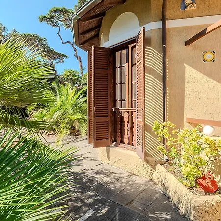 Вилла Exclusive Charming - Free Parking 400 Mq Garden - Rome Airport - Roseto Dream Фрегене
